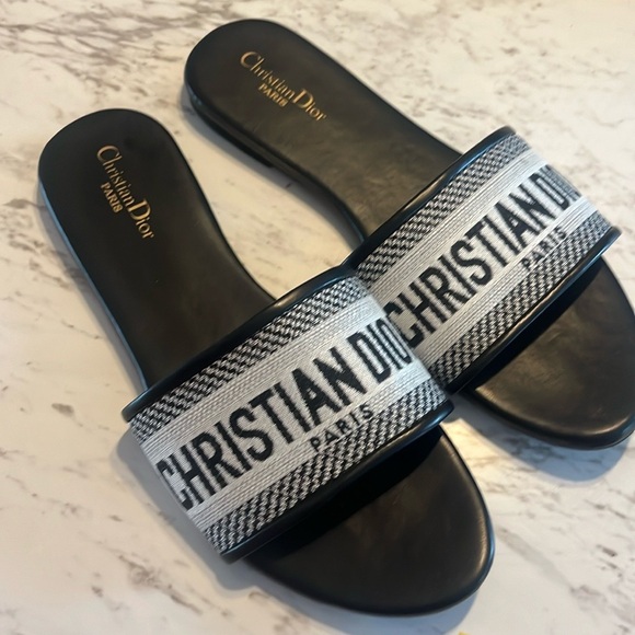 Women’s Sandals - Picture 1 of 3